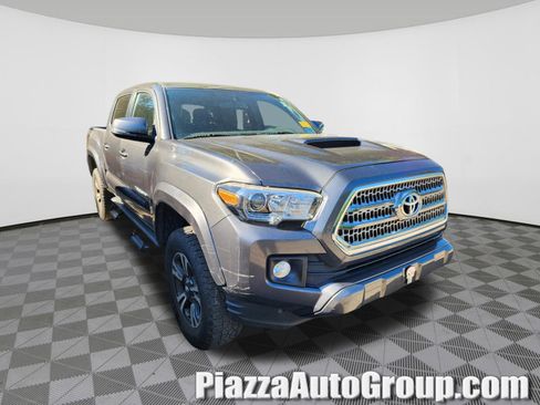 Used 2017 Toyota Tacoma TRD Sport w/ Tow Package (A/T) AWD/4WD image 1