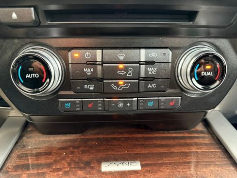 Used 2015 Ford F150 Platinum w/ Equipment Group 701A Luxury image 40