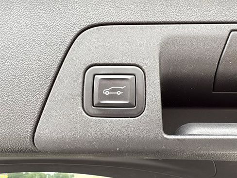 Used 2022 Buick Envision Avenir w/ Technology Package II AWD/4WD image 12