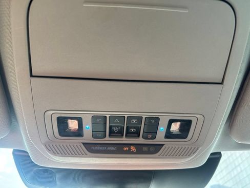 Used 2021 Ford Explorer XLT w/ Equipment Group 202A AWD/4WD image 17