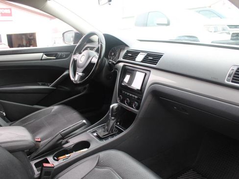 Used 2015 Volkswagen Passat 1.8T Limited Edition image 13
