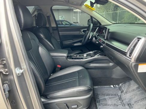 Used 2025 Kia Sorento EX AWD/4WD image 9