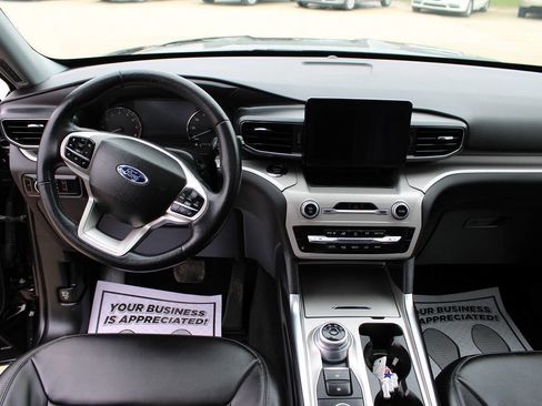Used 2023 Ford Explorer XLT image 12