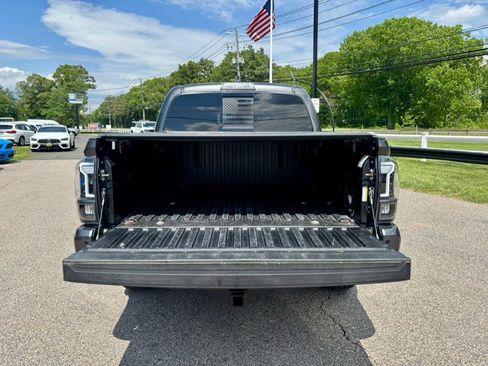Used 2019 Toyota Tacoma TRD Sport w/ Technology Package AWD/4WD image 28