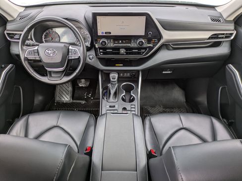 Used 2023 Toyota Highlander XLE image 17