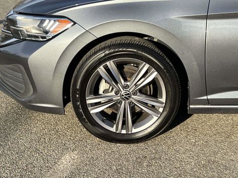 Certified 2022 Volkswagen Jetta SE image 6