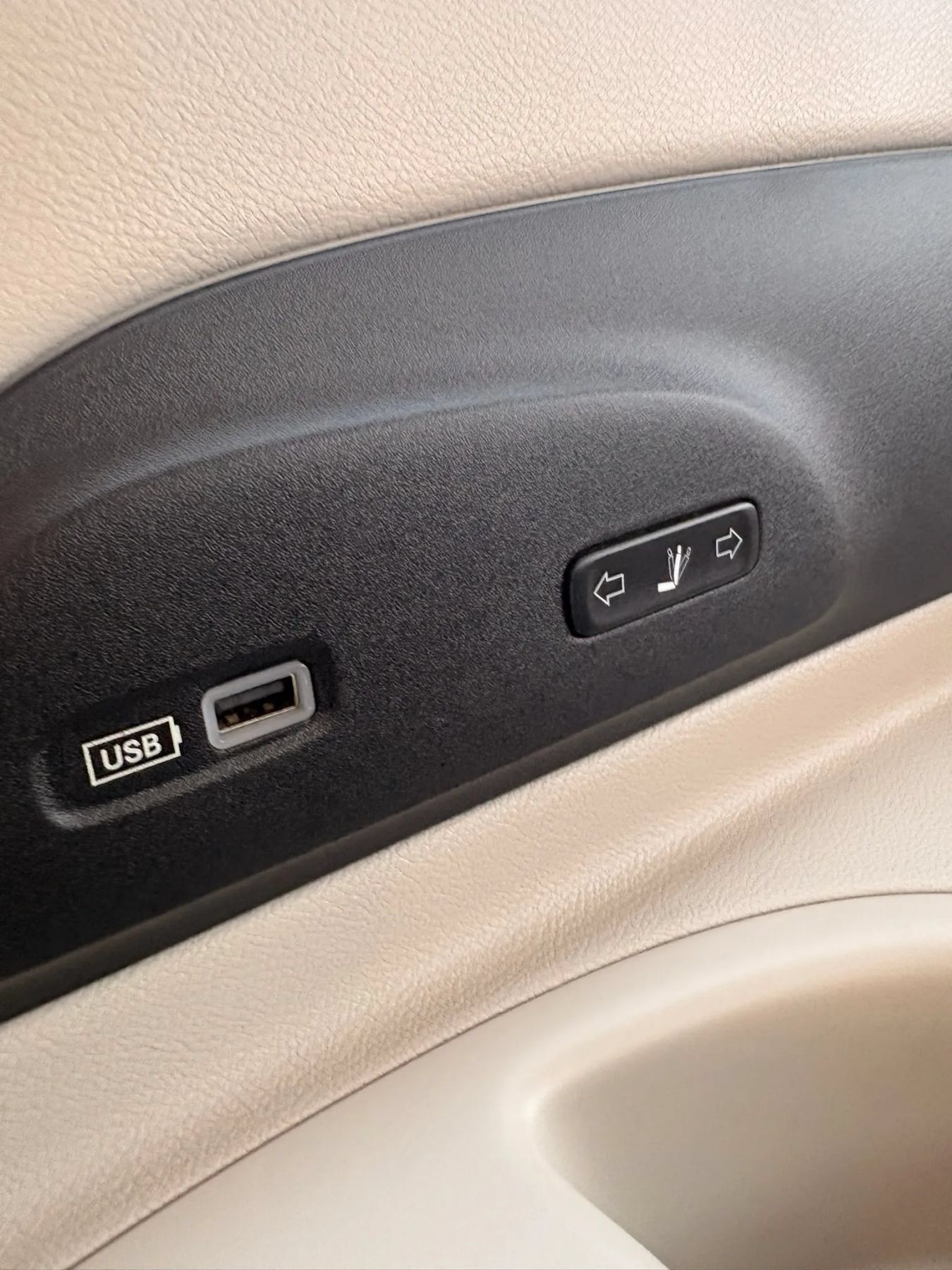 Used 2017 Chrysler Pacifica Limited w/ Advanced Safetytec Group FWD image 47