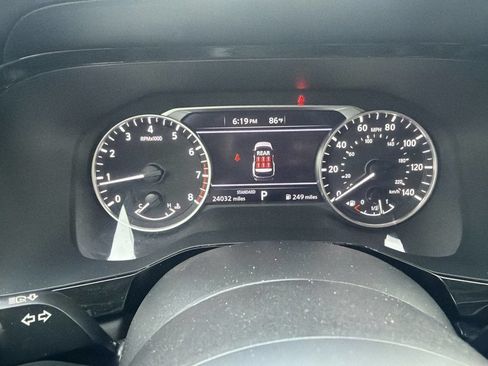 Used 2024 Nissan Pathfinder SV FWD image 12