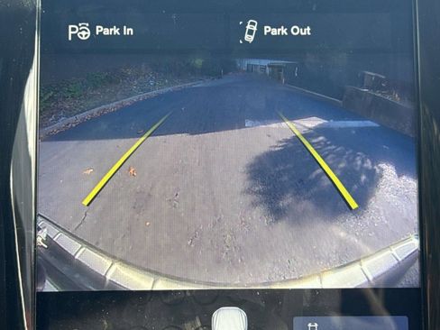 Used 2019 Volvo XC60 T5 Momentum w/ Multimedia Package image 28