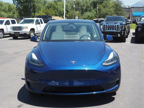 Used 2024 Tesla Model Y Long Range AWD/4WD image 2