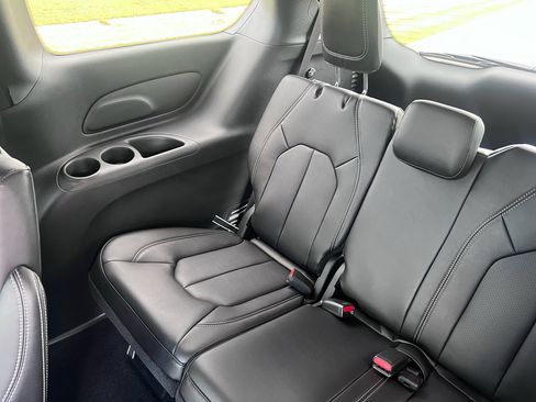New 2026 Chrysler Pacifica Select image 14