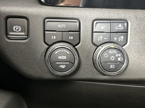 Certified 2023 Chevrolet Silverado 1500 LTZ w/ LTZ Convenience Package II AWD/4WD image 21