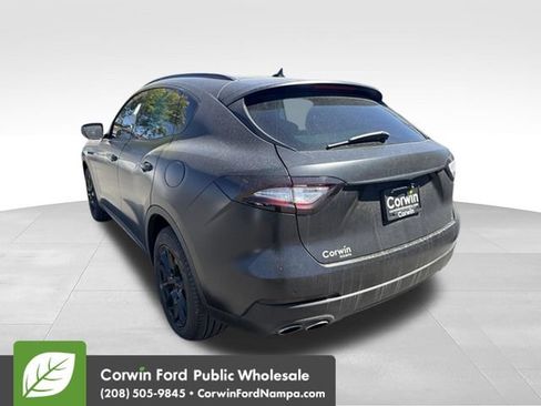 Used 2017 Maserati Levante S AWD/4WD image 8