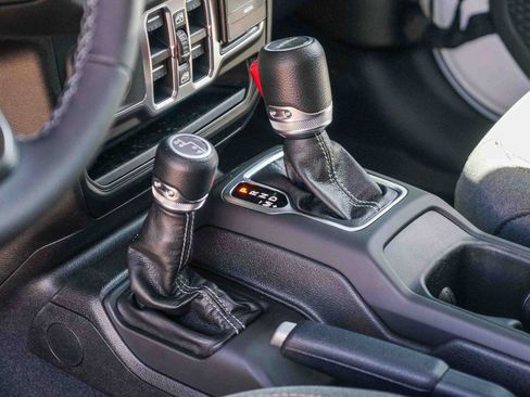 New 2026 Jeep Gladiator Sport AWD/4WD image 18