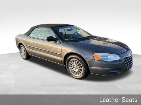 Used 2005 Chrysler Sebring Touring w/ Electronics Convenience Group image 2
