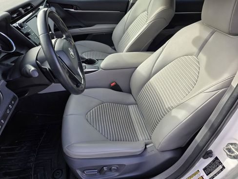 Used 2020 Toyota Camry SE image 30