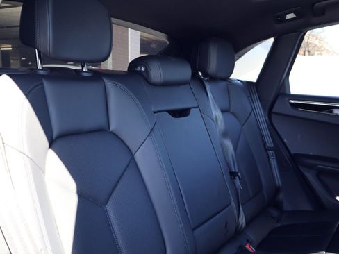 Certified 2025 Porsche Macan image 23
