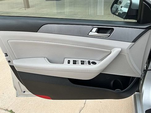 Used 2017 Hyundai Sonata SE FWD image 16