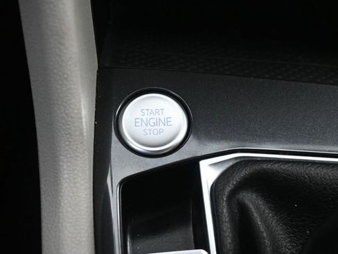 Used 2022 Volkswagen Tiguan SEL R-Line image 25