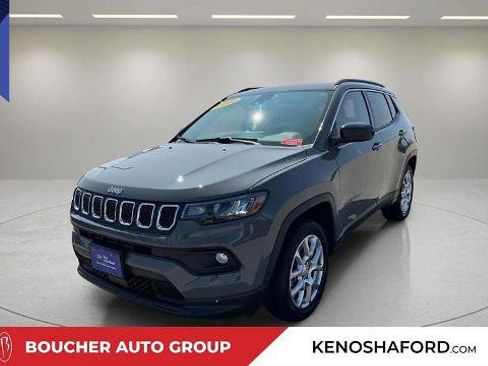 Used 2023 Jeep Compass Latitude w/ Sun and Sound Group AWD/4WD image 1
