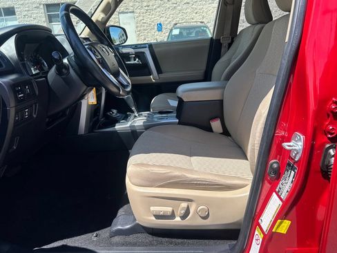 Used 2016 Toyota 4Runner SR5 AWD/4WD image 10