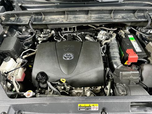 Used 2021 Toyota Highlander XLE FWD image 36