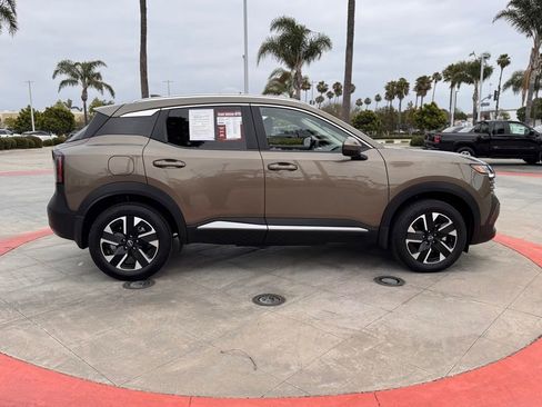 Certified 2025 Nissan Kicks SV w/ SV Premium Package AWD/4WD image 9