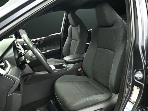 Used 2022 Toyota RAV4 SE image 12
