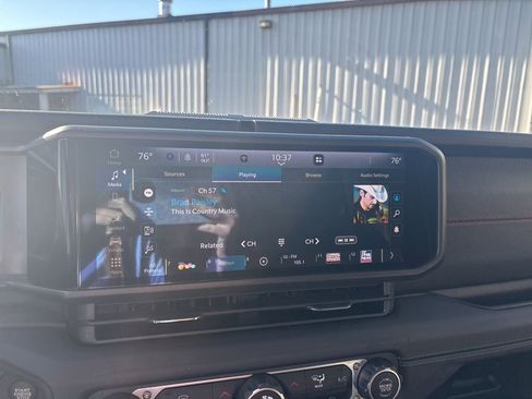 Used 2025 Jeep Wrangler Unlimited Rubicon image 16