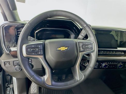 Used 2024 Chevrolet Silverado 2500 LT w/ Convenience Package image 6