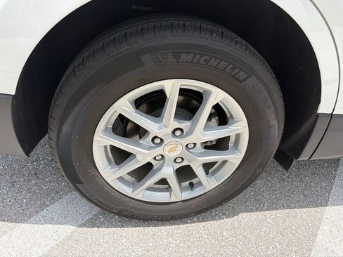 Used 2024 Chevrolet Equinox LT FWD image 15