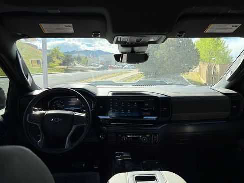 Used 2022 Chevrolet Silverado 1500 ZR2 w/ Technology Package image 18