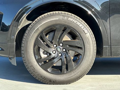 Used 2025 Land Rover Discovery Sport S image 13