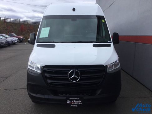 Used 2022 Mercedes-Benz Sprinter 2500 image 4