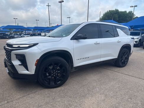 Used 2024 Chevrolet Traverse RS w/ LPO, Floor Liner Package image 1