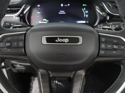 Used 2022 Jeep Grand Cherokee Limited 4xe w/ Luxury Tech Group II image 15