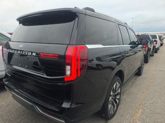 Used 2025 Ford Expedition Platinum w/ Driver's Package AWD/4WD image 5