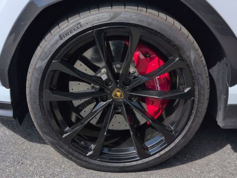 Used 2022 Lamborghini Urus image 9