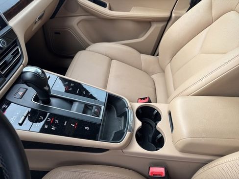 Used 2023 Porsche Macan S image 11