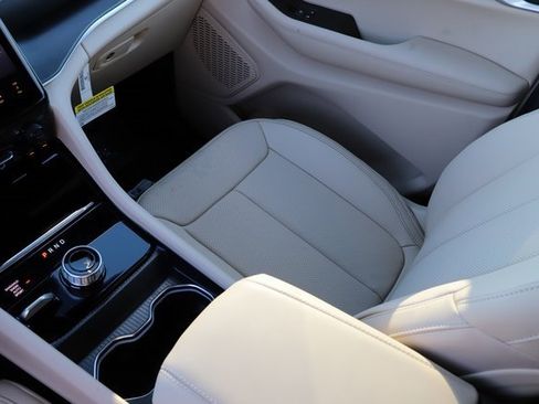 New 2025 Jeep Grand Cherokee Limited w/ Luxury Tech Group II image 27