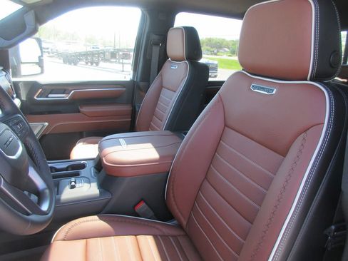 New 2026 GMC Sierra 2500 Denali Ultimate AWD/4WD image 13