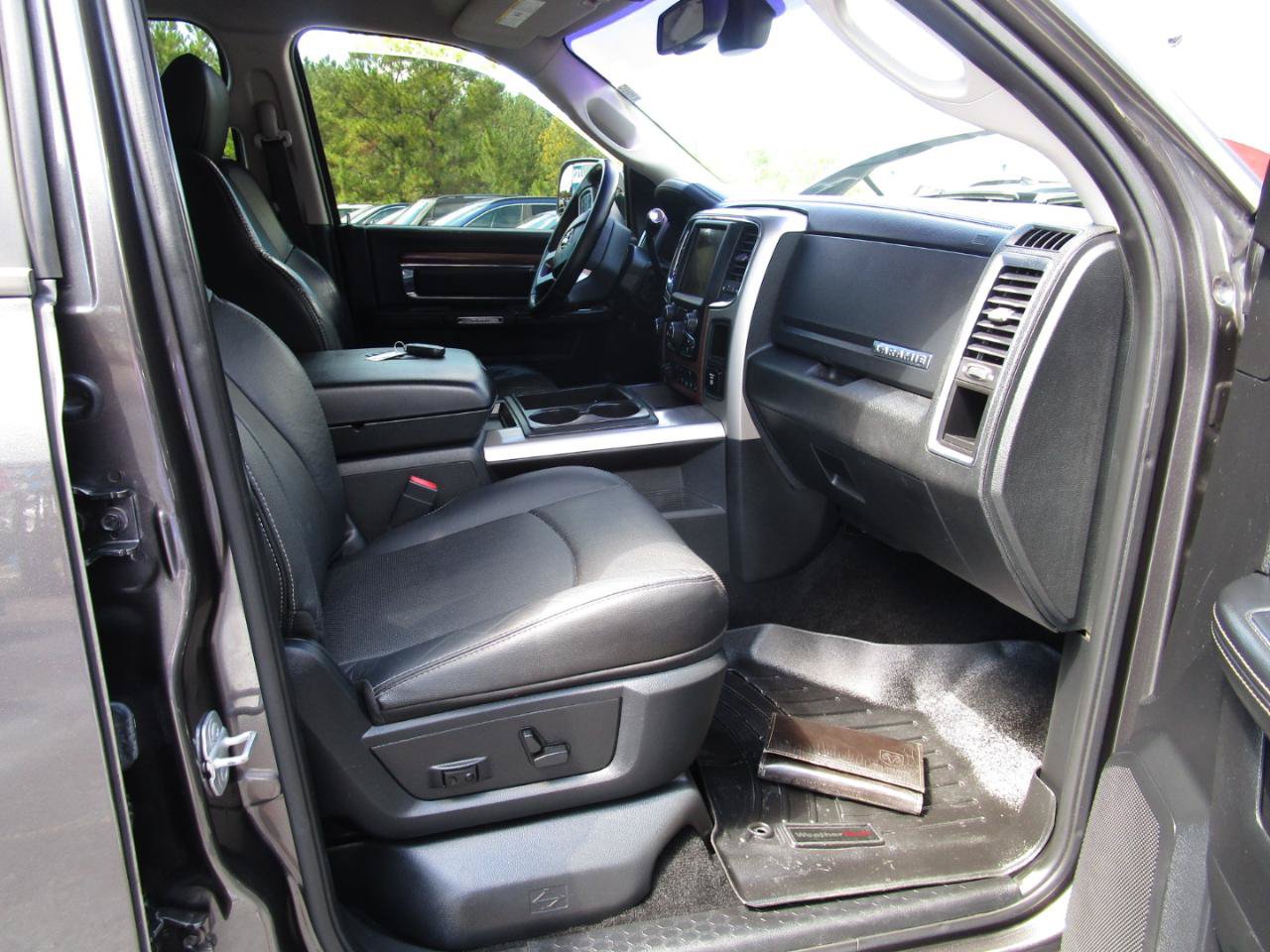 Used 2015 RAM 2500 Laramie w/ Convenience Group AWD/4WD image 29