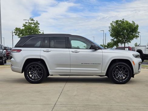 New 2026 Jeep Grand Cherokee Summit AWD/4WD image 7