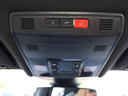 Used 2025 Volkswagen Jetta Sport FWD image 29