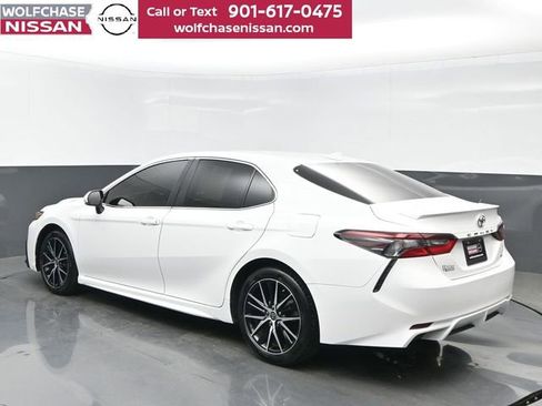 Used 2023 Toyota Camry SE FWD image 3