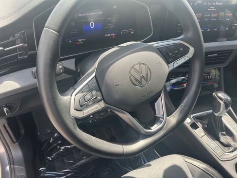 Used 2025 Volkswagen Jetta SE FWD image 28
