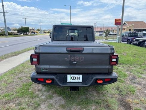 Used 2025 Jeep Gladiator Mojave w/ Dual Top Group AWD/4WD image 6