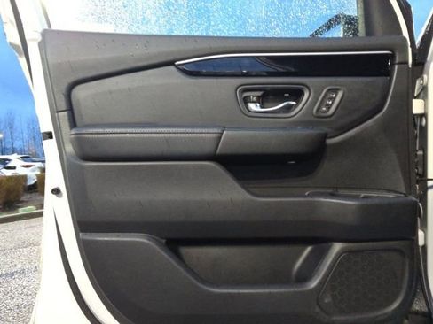 Certified 2024 Honda Pilot Touring image 18