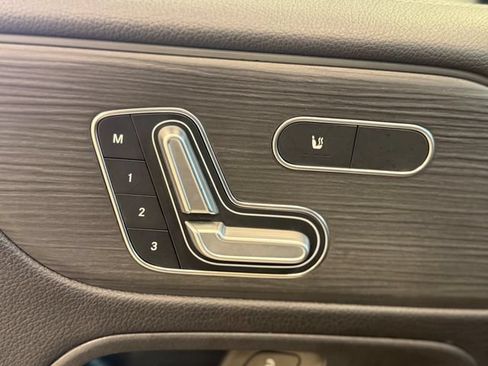Used 2023 Mercedes-Benz GLB 250 4MATIC image 19