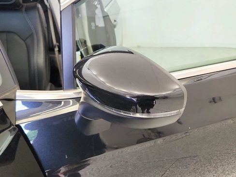 Used 2023 Chrysler Pacifica Touring-L FWD image 39